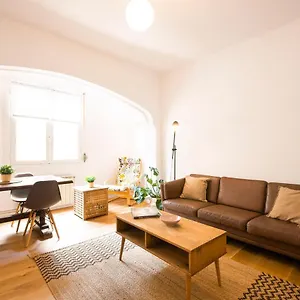 Casa Playa Zurriola-aviso-obras En La Fachada Del Patio Hasta Mayo O Junio-no Ha Habido Quejas Por El Ruido-precio Bajo- House Playa Zurriola-warning-works On The Facade Of The Patio Until Or June-there Have Been No Noise Complaints- Price Apartment San Sebastian