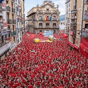 Tourist - Casa Particular Homestay Pamplona